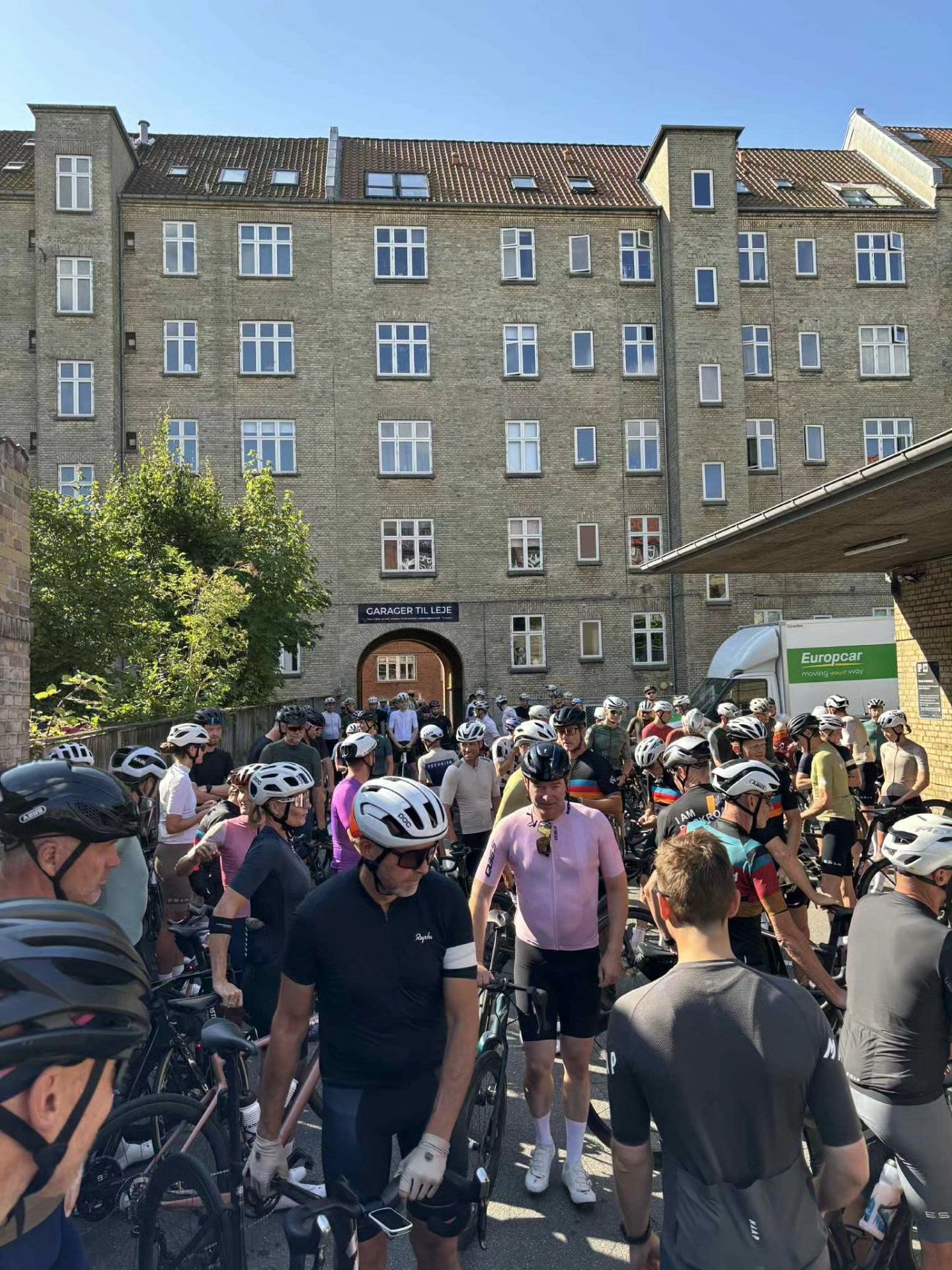 Social Ride i Aarhus – hver tirsdag fra ES16 i Århus. Vi kalder det Tirsdagstoget